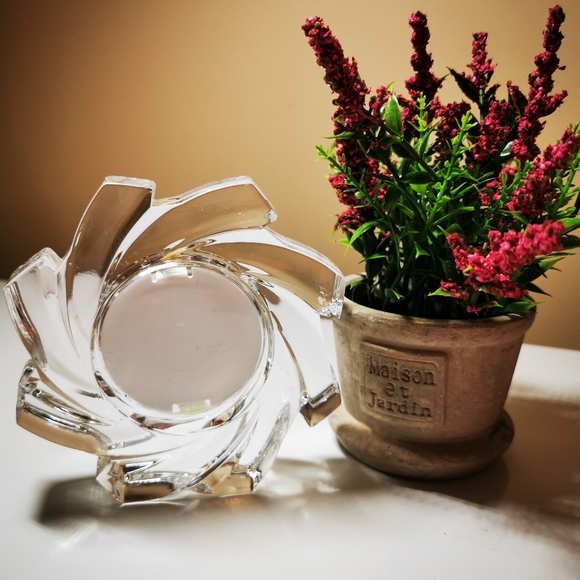 Small Clear Glass Sunburst Round Picture Frame - Picture 10 of 14